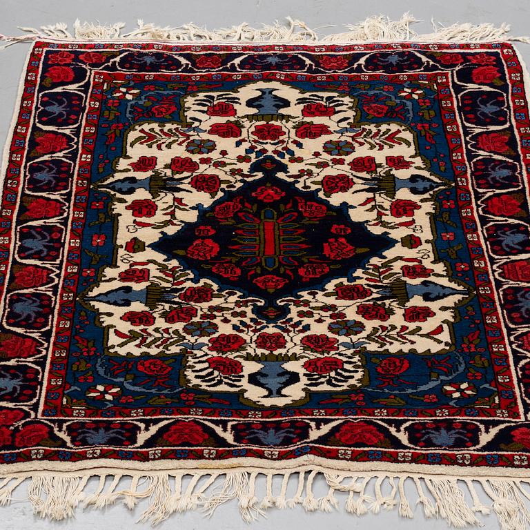 A RUG, oriental, ca 139 x 113 cm.