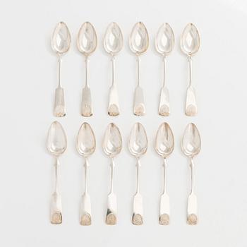 A set of 18 silver spoons and a cake server with sea shell motif, Kultakeskus, Hämeenlinna 1948-54.