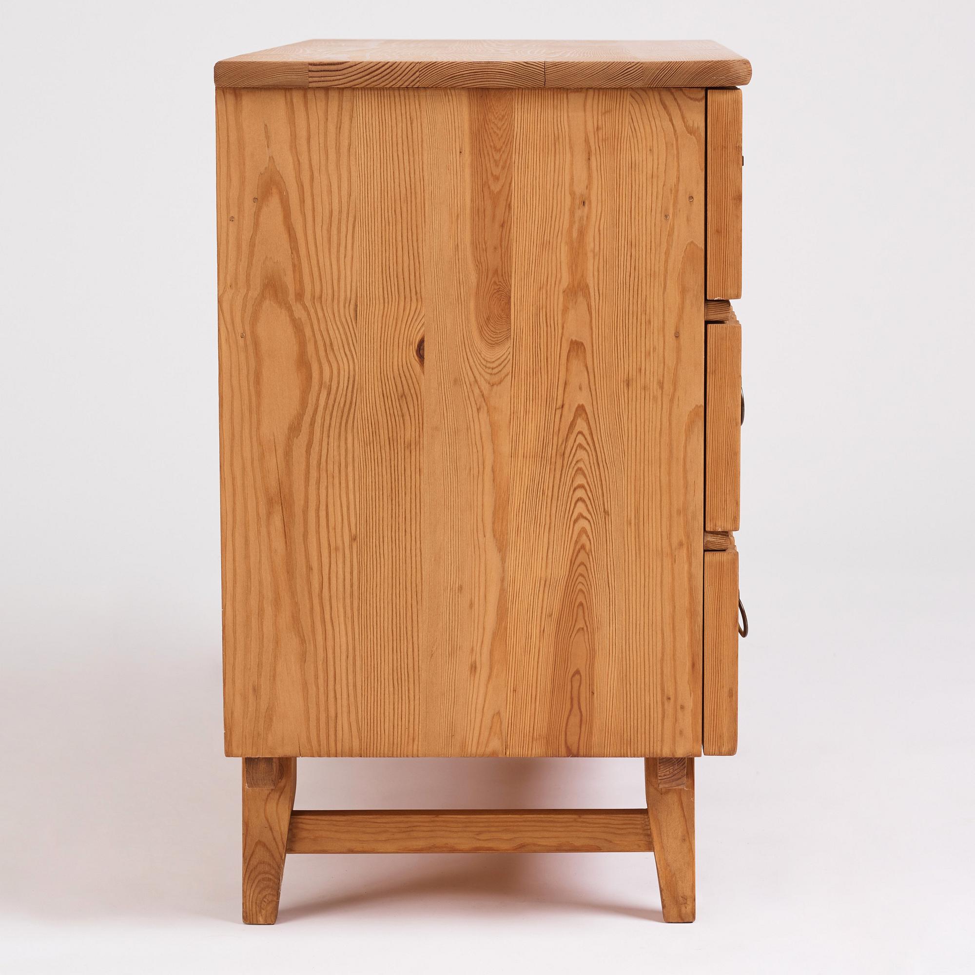 Göran Malmvall, a Swedish Modern pine chest of drawers, Karl Andersson & Söner Möbelfabrik, mid 20th century.