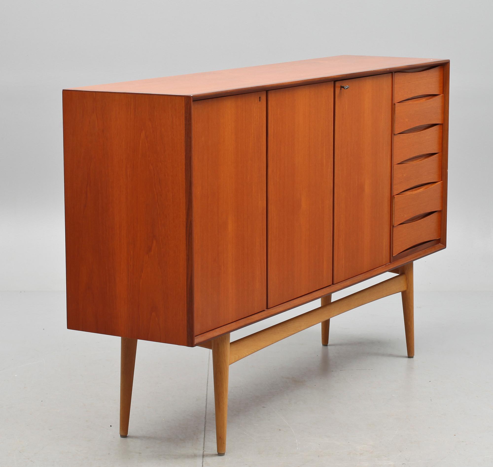 SIDEBOARD, teak. 1950-tal.