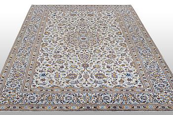A carpet, Kashan, ca 361 x 253 cm.