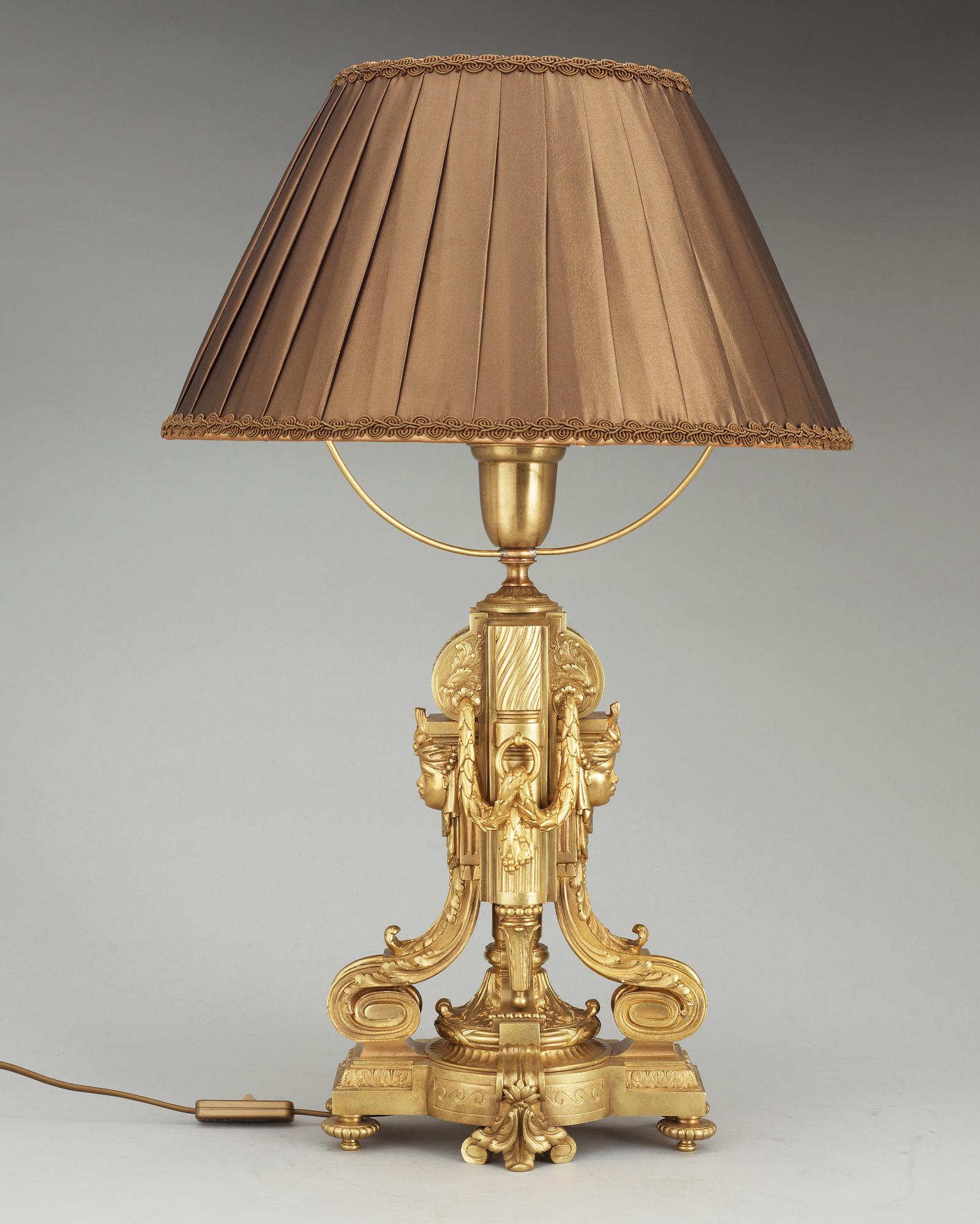 BORDSLAMPA. Frankrike, 1800-talets slut. Louis XVI-stil.