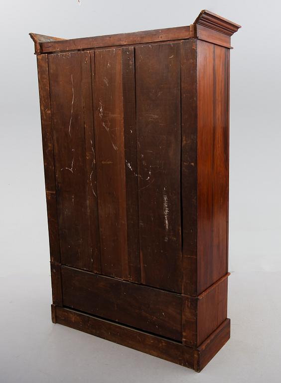 KLÄDSKÅP, England, 1900-talets första hälft.