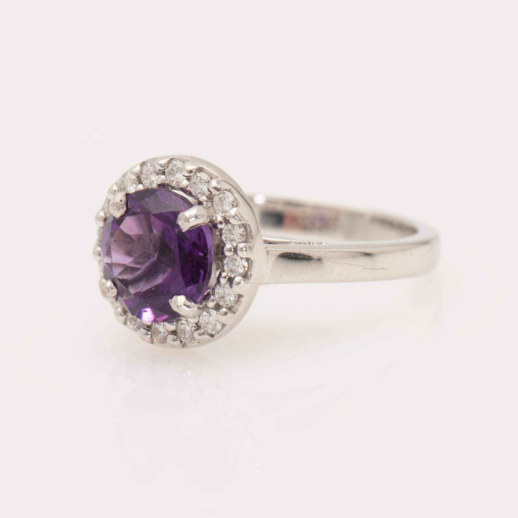 Ring, 18K white gold with amethyst and diamonds.