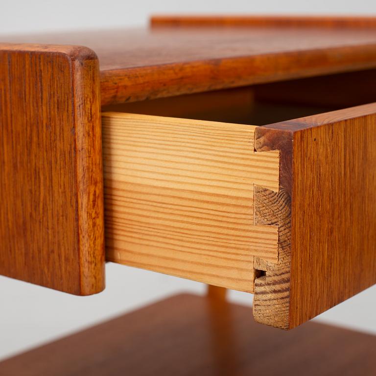 Sängbord ett par AB Carlström & Co möbelfabrik 1900-talets mitt.