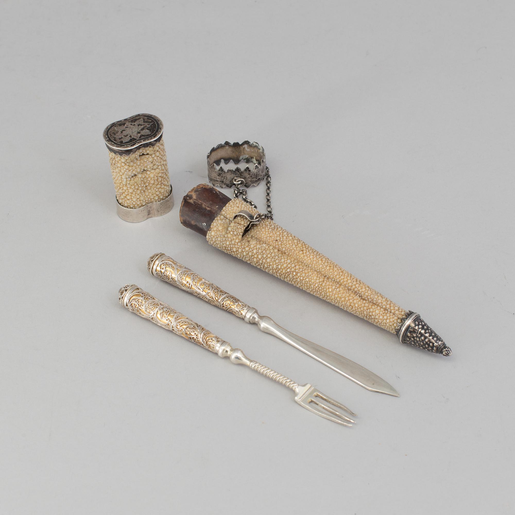 A 17th/18th century traveling cutlery set.