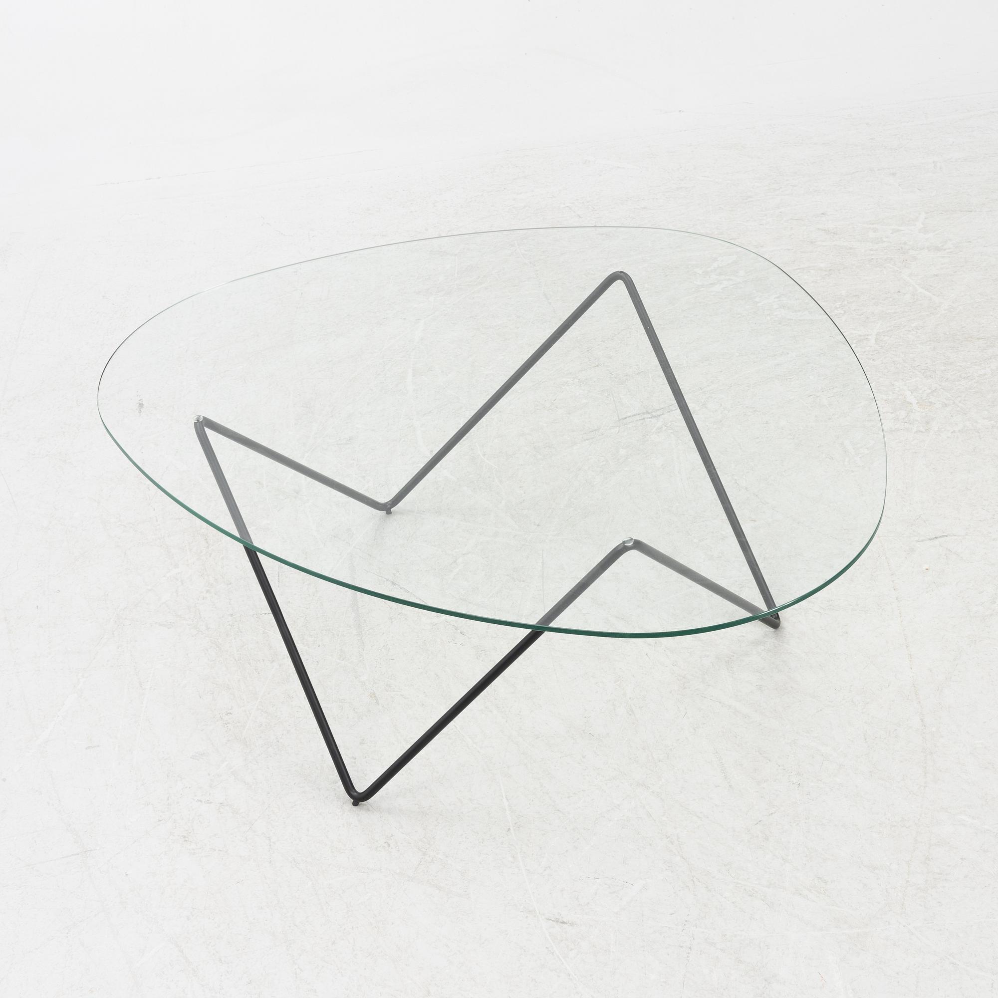 Barba Corsini & Joaquim Ruiz Millet, soffbord, "Pedrera", Gubi, Danmark.