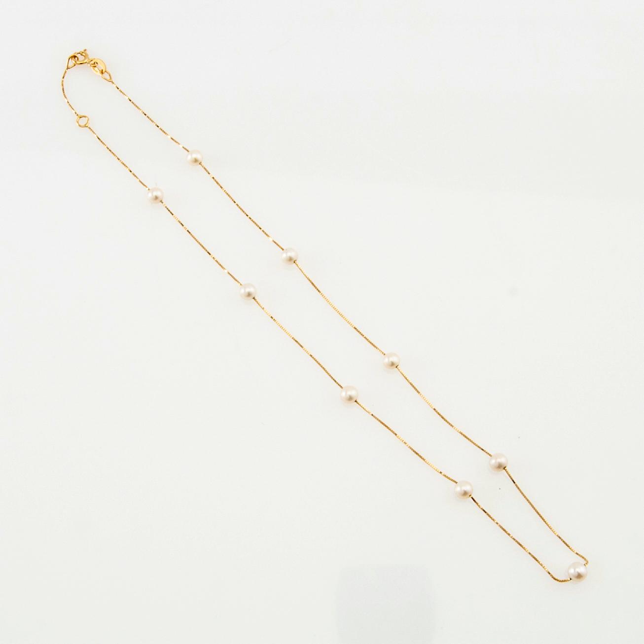 Necklace 18K gold and cultured pearls.