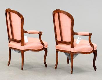 KARMSTOLAR, ett par, Louis XV, signerade J Delaunay (verksam 1764-1778), Paris, Frankrike.