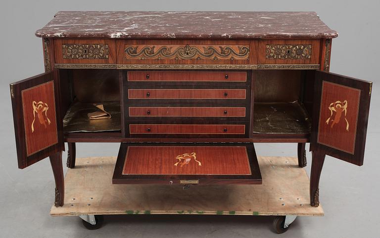 BYRÅ, gustaviansk stil, 1900-talets mitt.