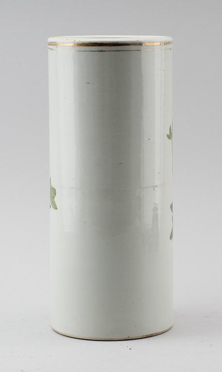 PENSELVAS, porslin, Kina, 1800-tal.