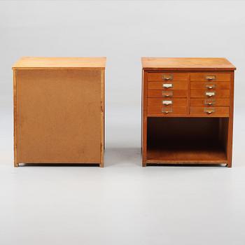 ARKIVSKÅP, ett par, omkring 1900-talets mitt.