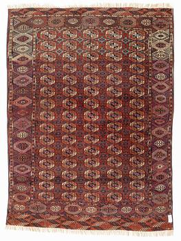 A Tekke carpet, c. 305 x 225 cm.