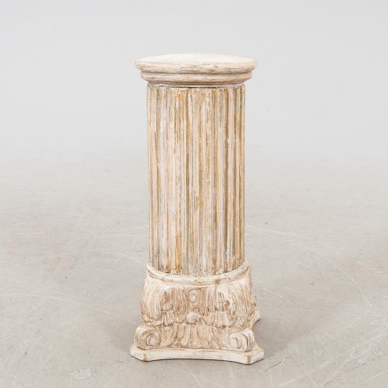 An eaarly 20th century pedestal.