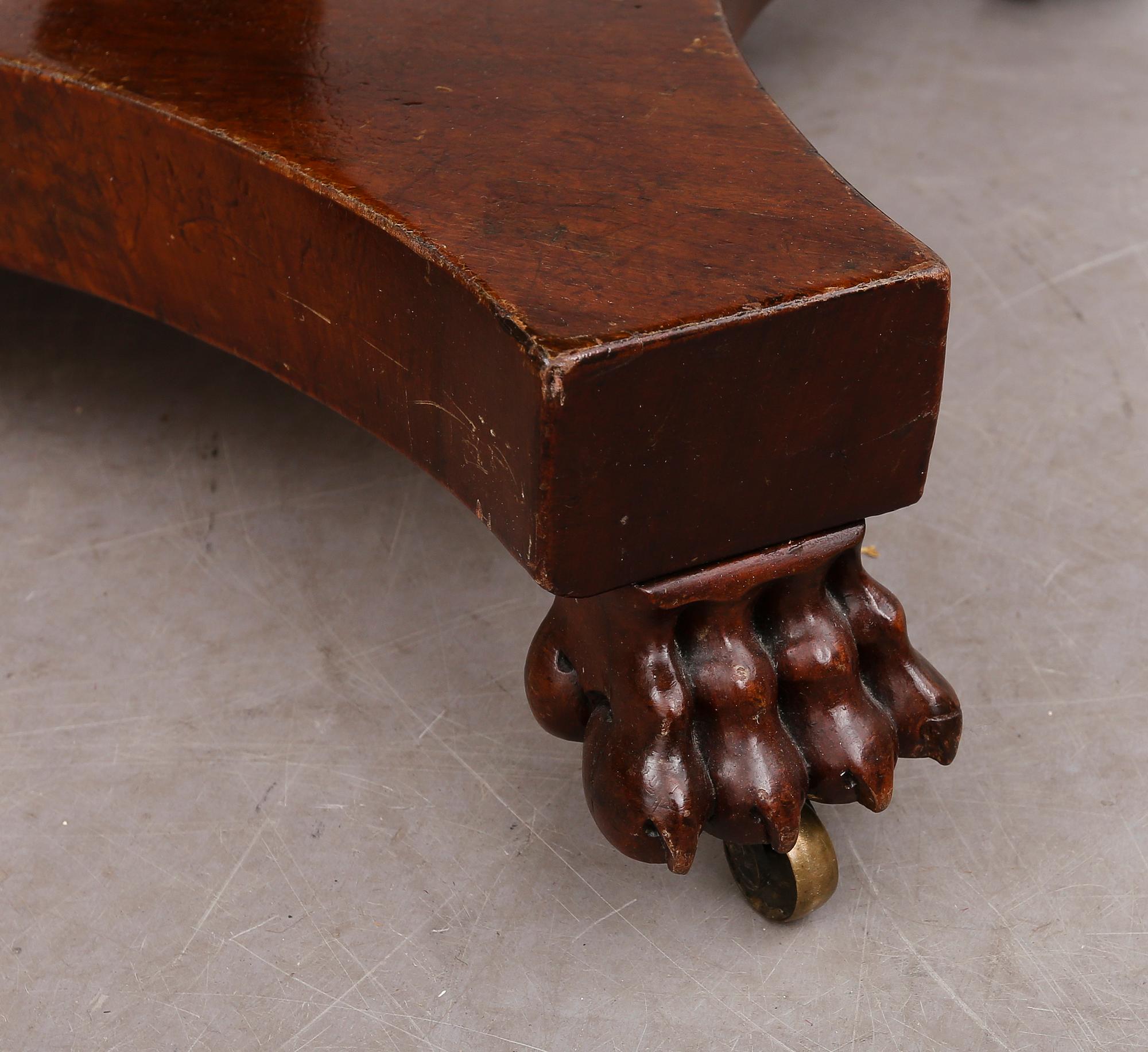 KARUSELLBORD, senempire, 1800-talets första hälft.