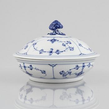 A set of three 'Blue Fluted' porcelain serving bowls and a bowl with cover, Royal Copenhagen, 1893-1900.