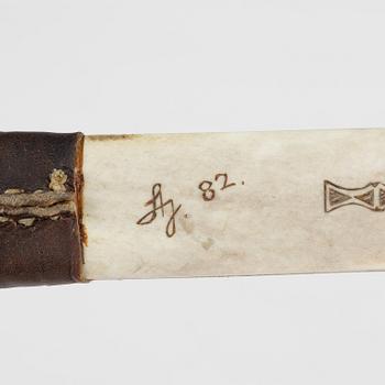 A reindeer horn knife attributed to Hendrik Juuso, signed and dated -82.