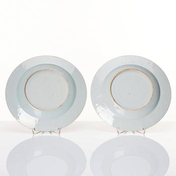 A pair of armorial dishes, Qing dynasty, Qianlong (1736-95).