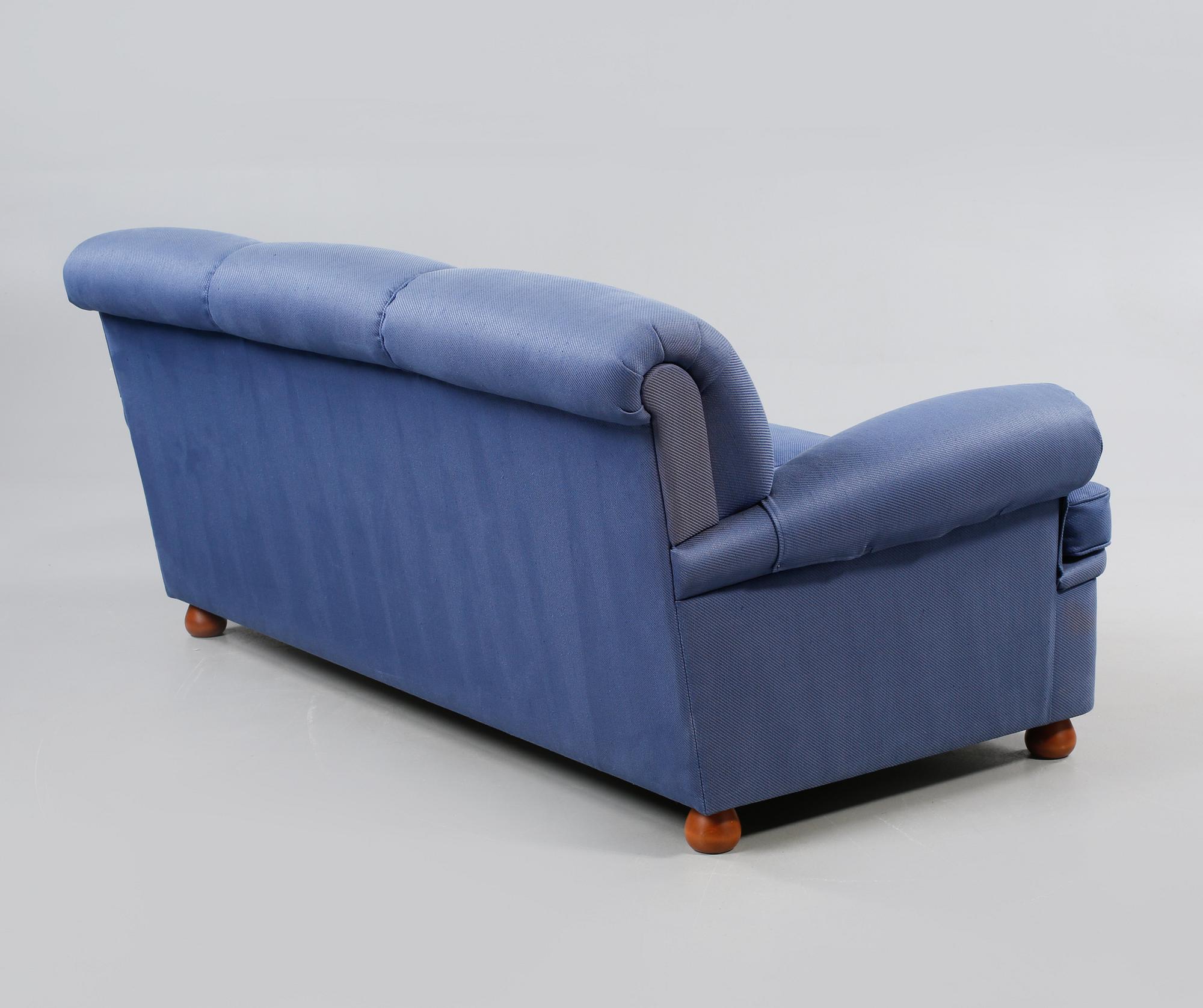 SOFFA, "modell 703", Josef Frank för Firma Svenskt Tenn, omkring sekelskiftet 2000.