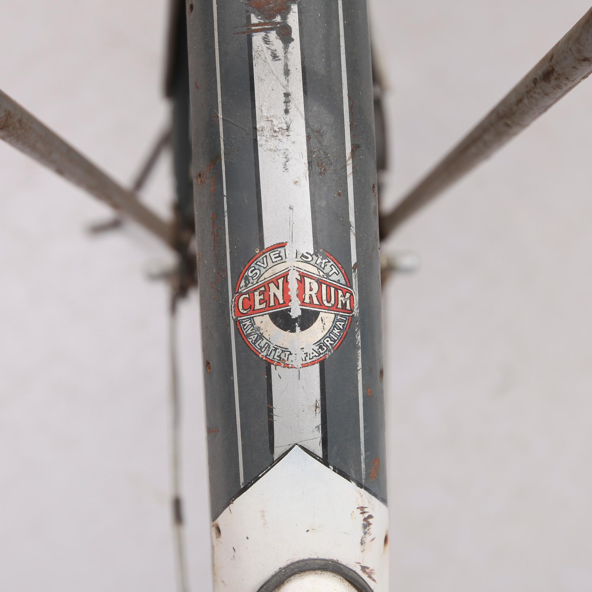 DAMCYKEL, Centrum, 1900-talets första hälft.