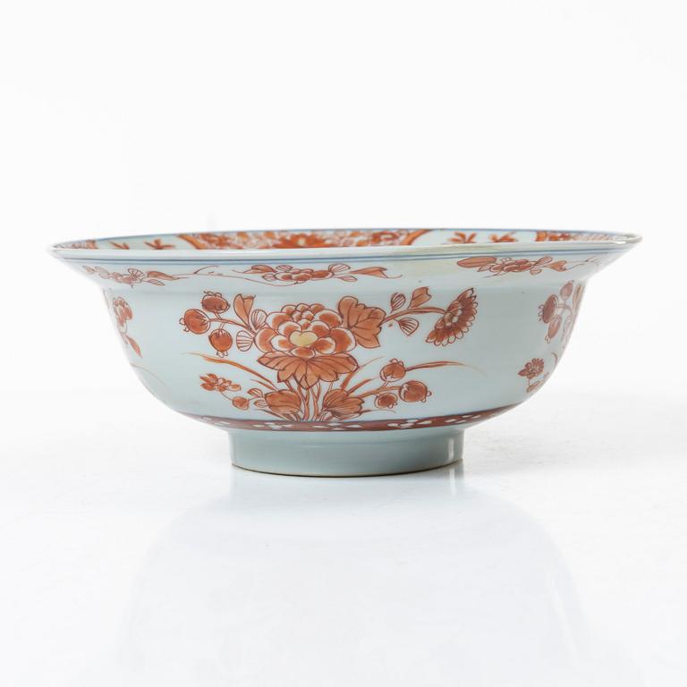 Skål, porslin. Qingdynastin, Kangxi (1662-1722). Med Johanneum märkning N=109.