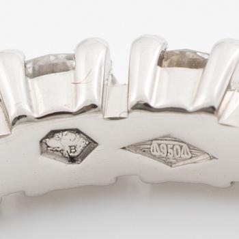 Ring, Cartier, helallians platina med briljantslipade diamanter.