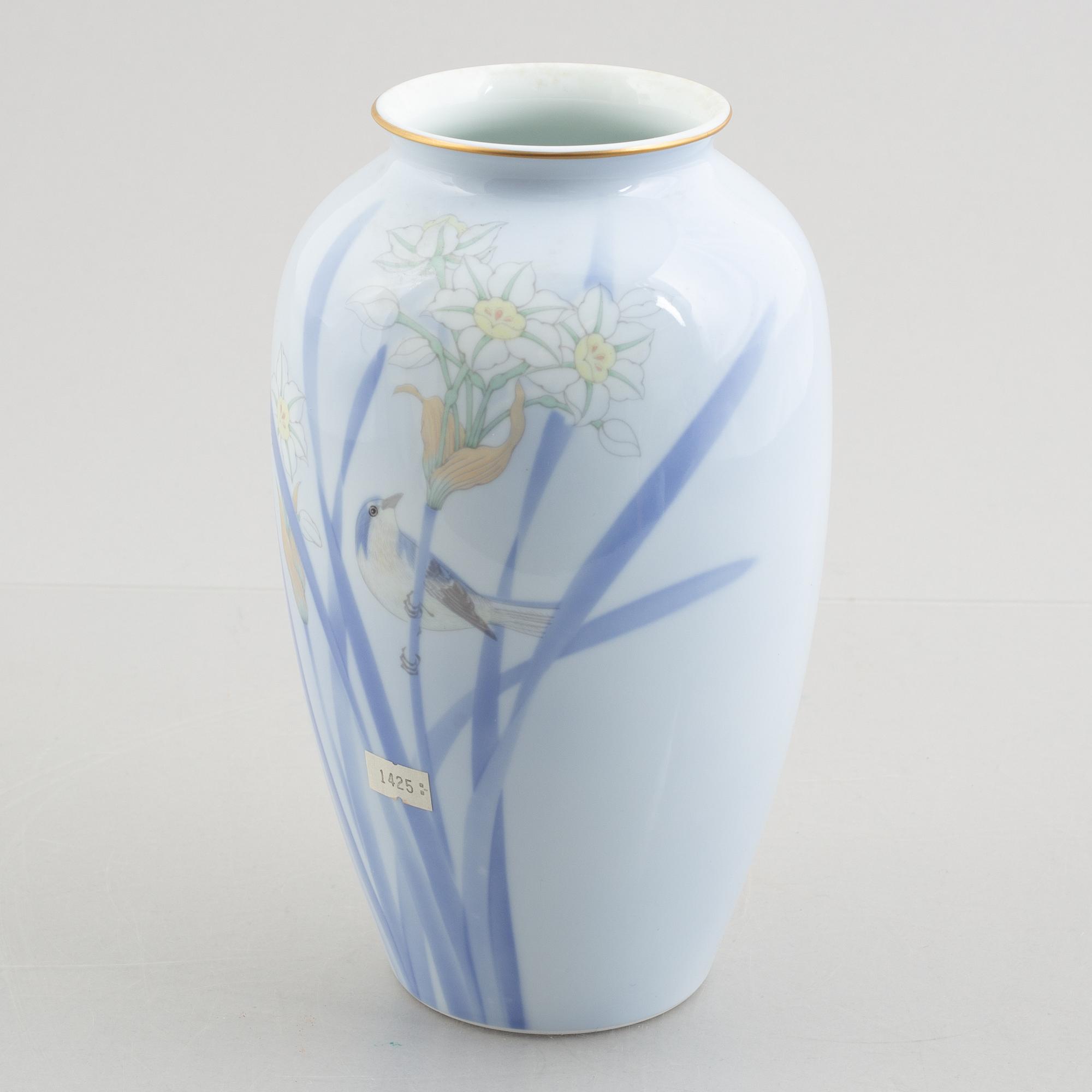 A porcelain vase, Fukagawa Porcelain Manufacturing Company, Japan, second half of the 20th century.