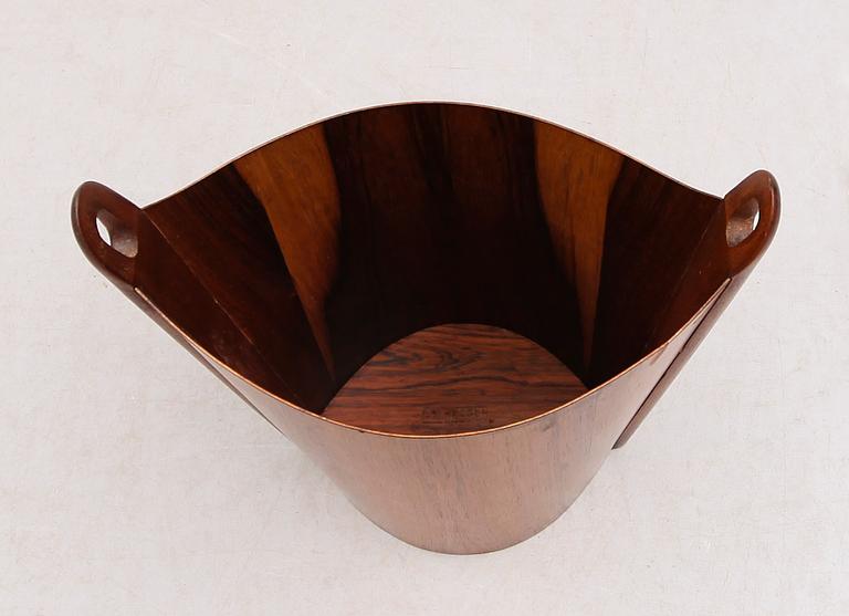 PAPPERSKORG, P.S. Heggen, Nordfjordeid, Norge, 1900-talets andra hälft.