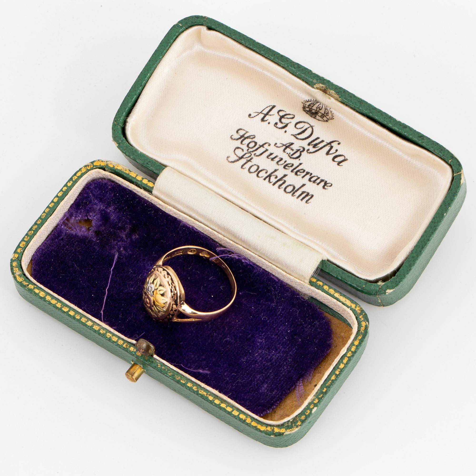 18K gold ring, 1896.