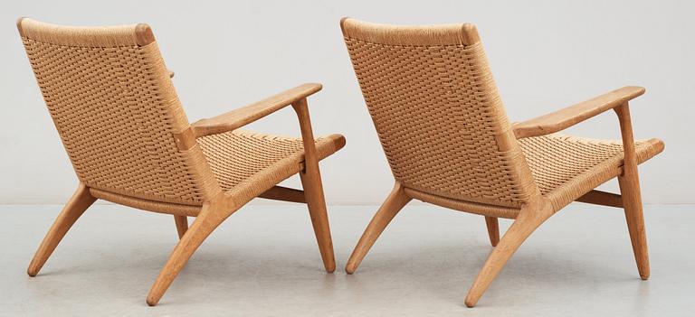 Two Hans J Wegner oak easy chairs, 'CH-25' Carl Hansen & Son, Denmark.