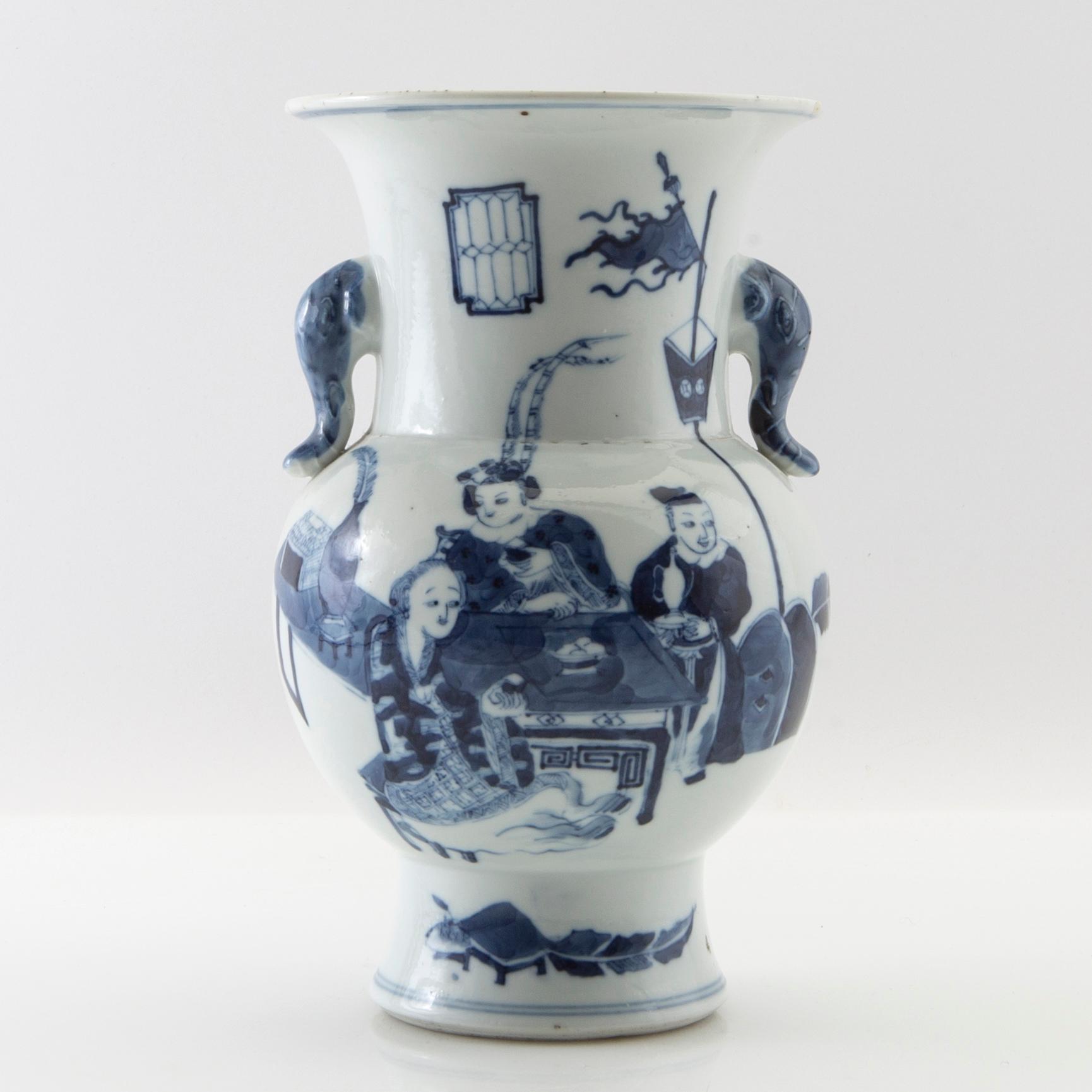 Vase porcelain China late Qing.