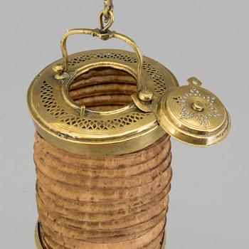 AN 18TH CENTURY BRASS LANTERN.