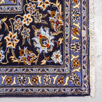 A carpet, Kashan, ca 399 x 302 cm.