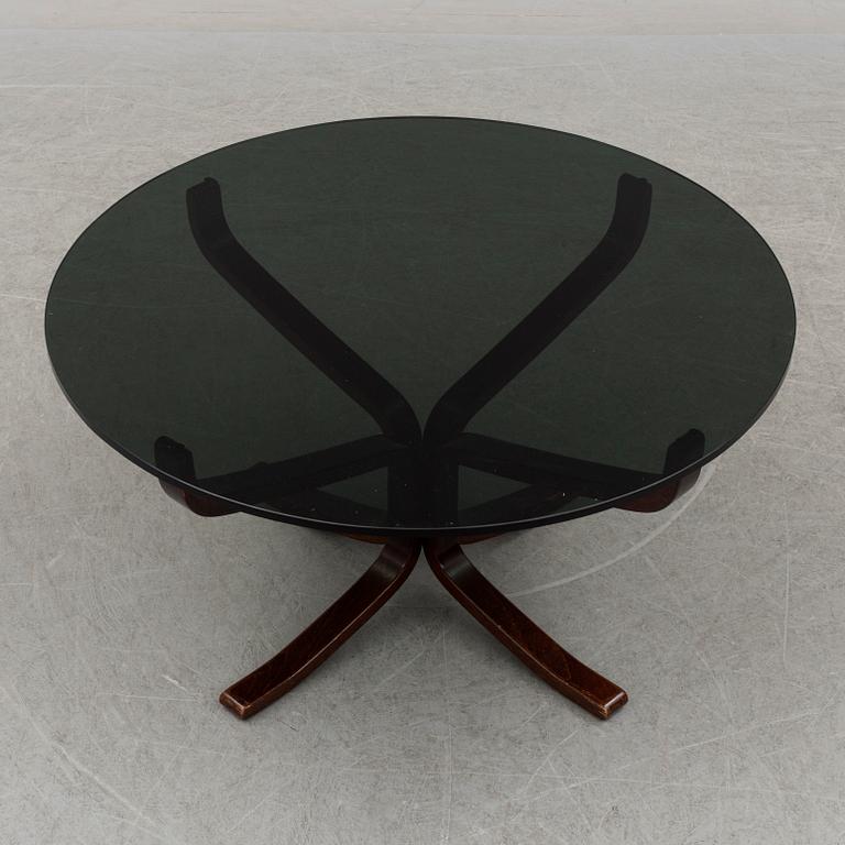 A pair of easy chairs and a table by Sigurd Ressel.