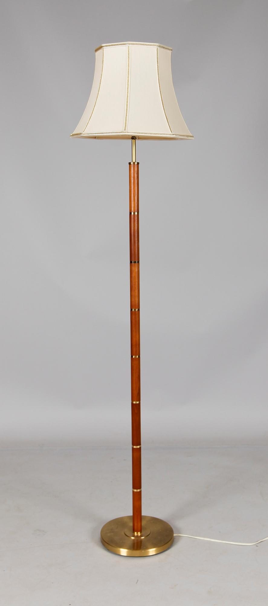 GOLVLAMPA, 1900-talets andra hälft.