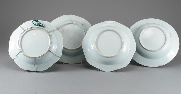 TALLRIKAR, 4 st, djupa, samt UNDERFAT, porslin, Kina, 1700-tal.