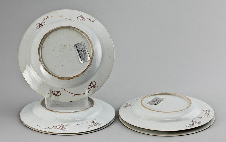 TALLRIKAR, 5 st porslin. Qingdynastin, Qianlong 1736-95.