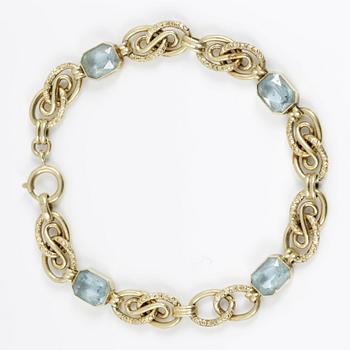 ARMBAND, med akvamariner, 14K guld. Totalvikt ca 9 gram.