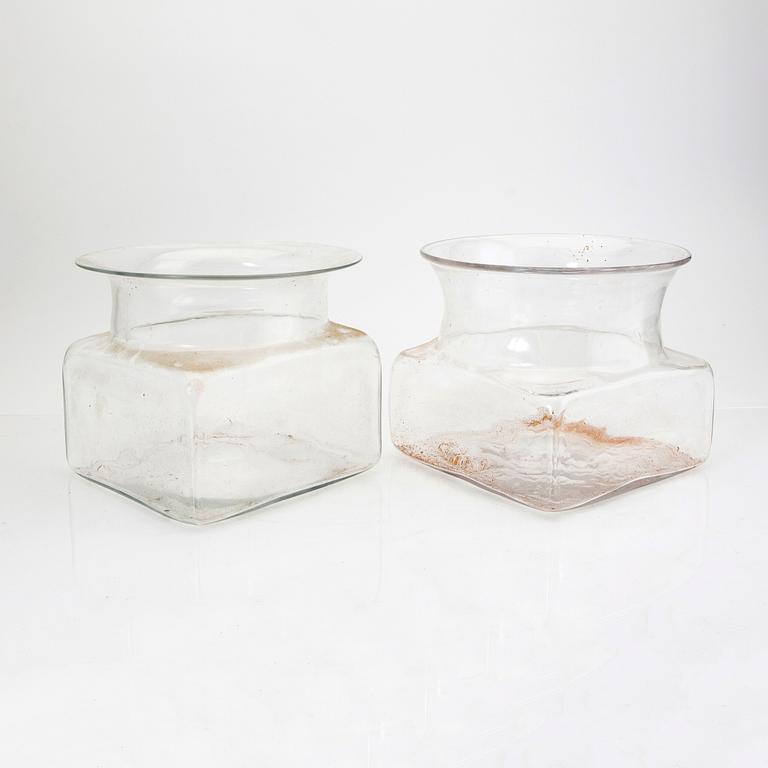 Signe Persson-Melin, a set of two glas jars "Sill i kvadrat" Boda Nova later part of the 20th century.