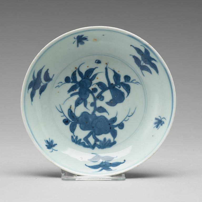 A set of 10 (9+1) blue and white dishes, Ming dynasty, Tianqi/Chongzhen.