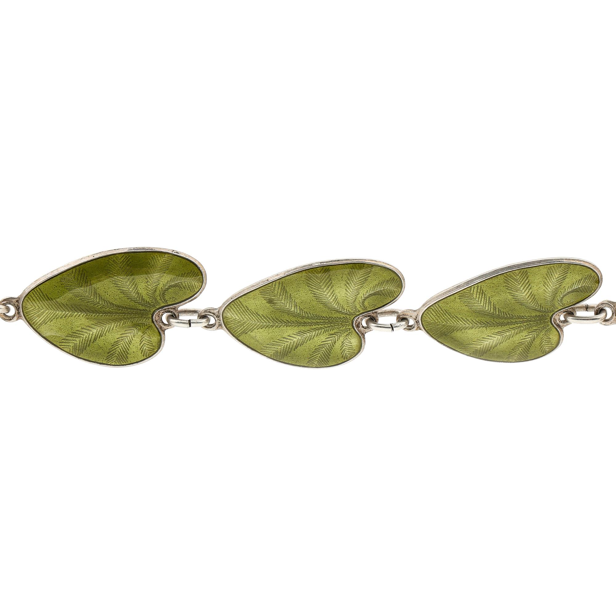 COLLIER, silver med grön guilloche emaljinlägg, Norge, första hälft 1900-talets. Vikt 51,46 g.