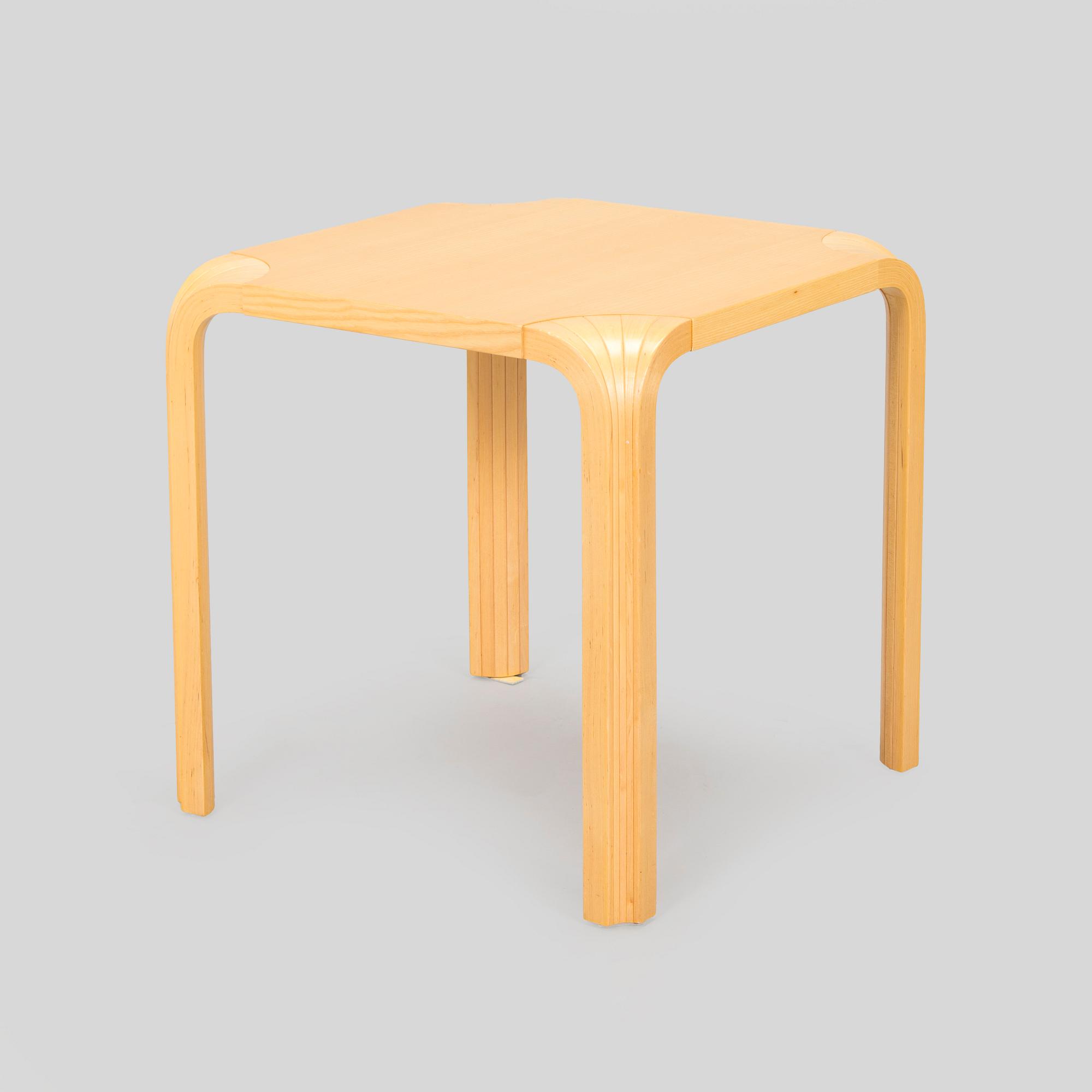 Alvar Aalto, pall X601, Artek 1999.
