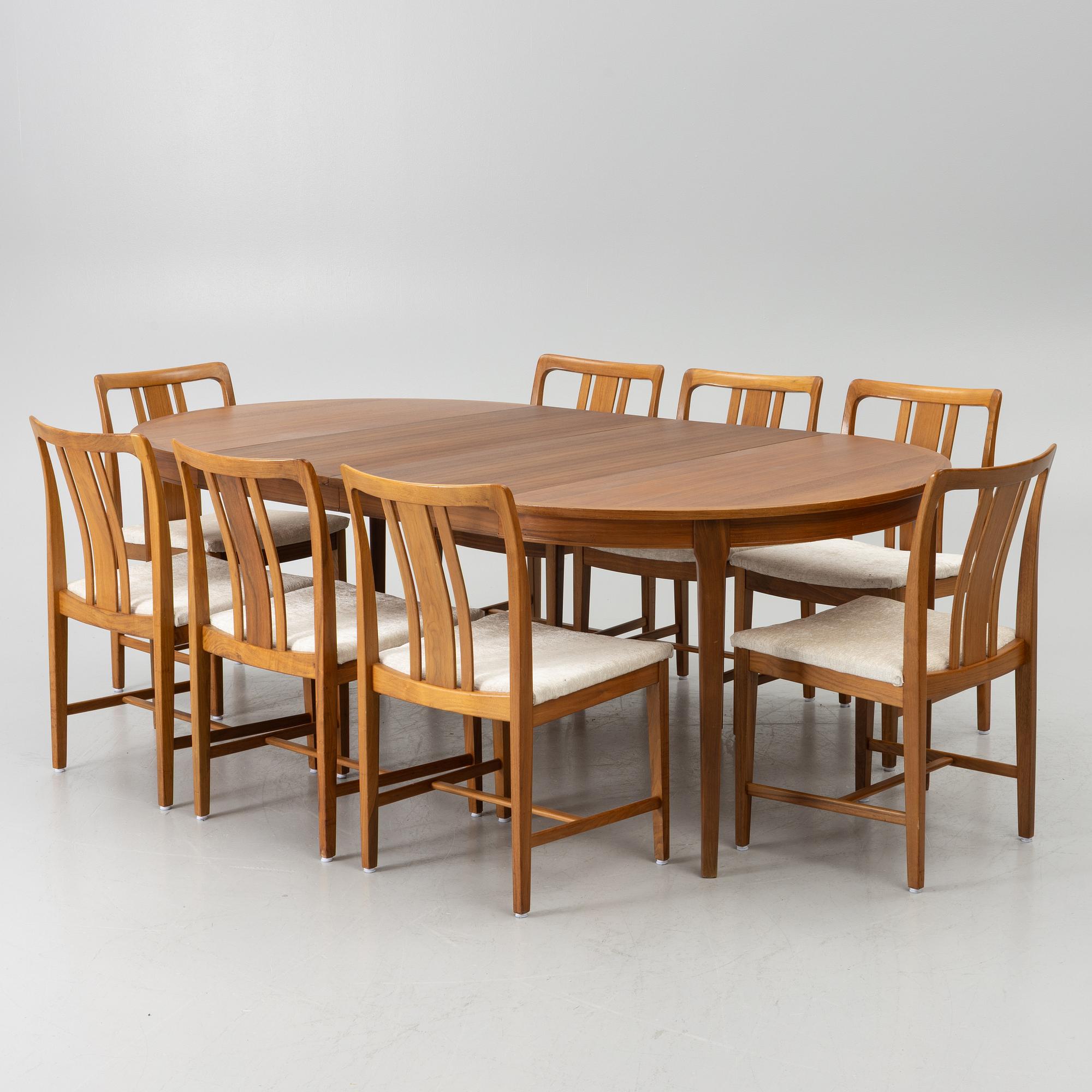 Linde Nilsson, dining table with eight chairs, Lammhult, second half of the 20th century.