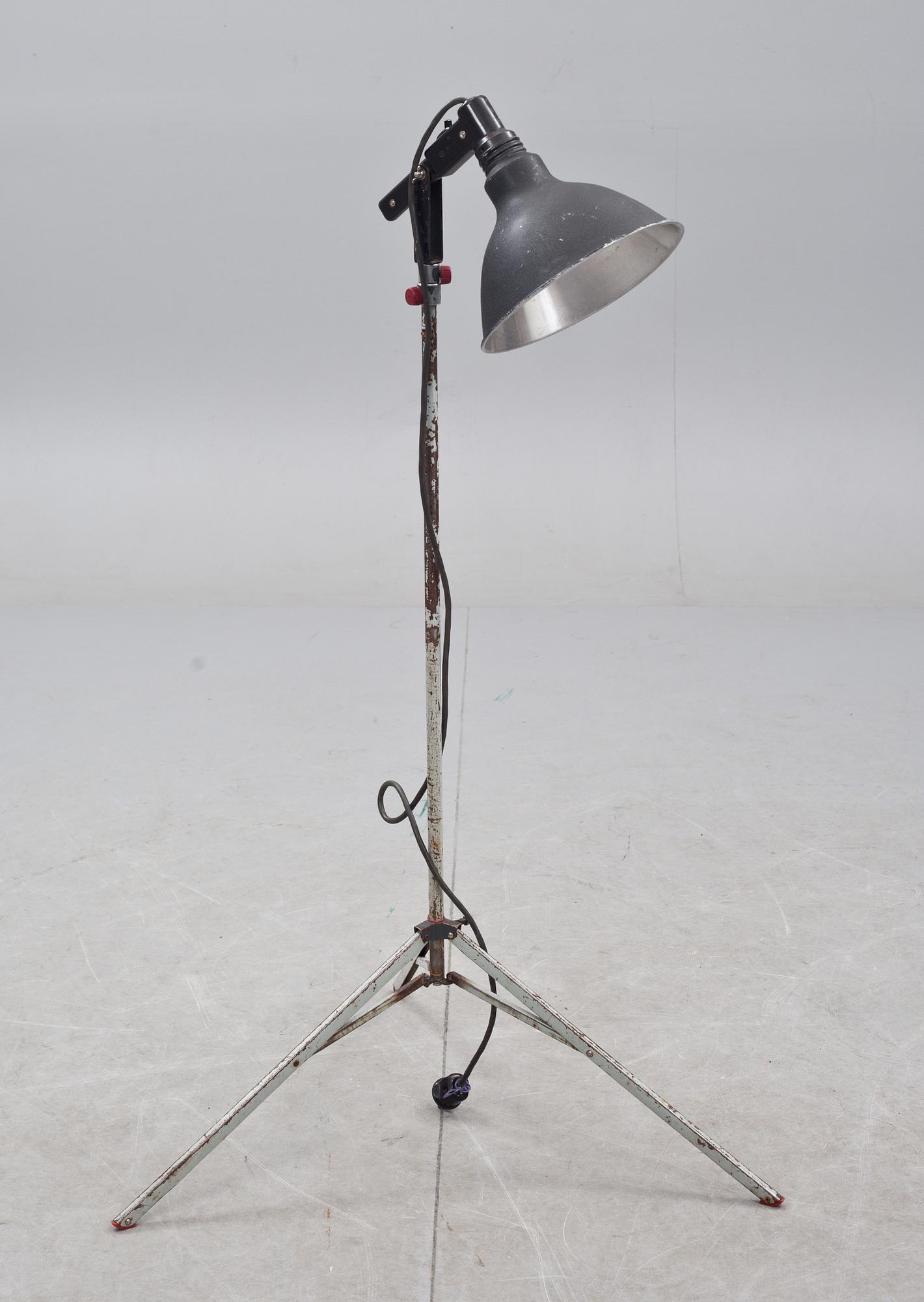 GOLVLAMPA, industri, 1900-tal.