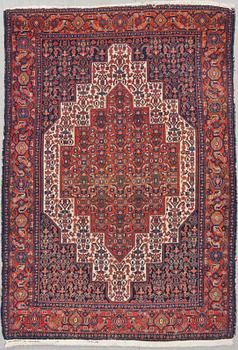 MATTA, semiantik, Senneh, ca 195 X 132 cm.