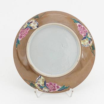 A Chinese porcelain bowl and dish, Ming dynasty 17th Century and Qing dynasty 18th/19th Century.