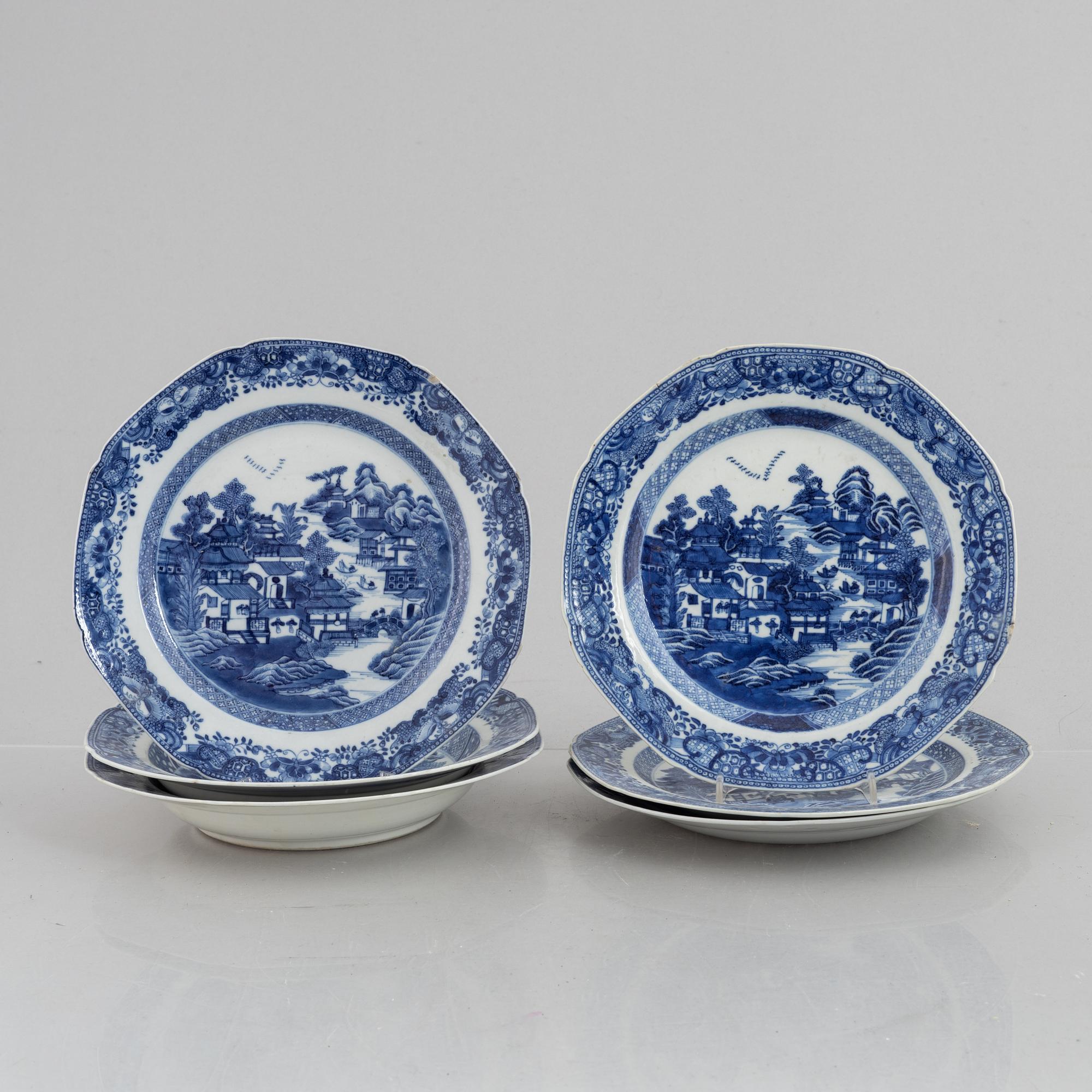 A set of eight blue and white export porcelain plates, China, Qianlong (1736-95).