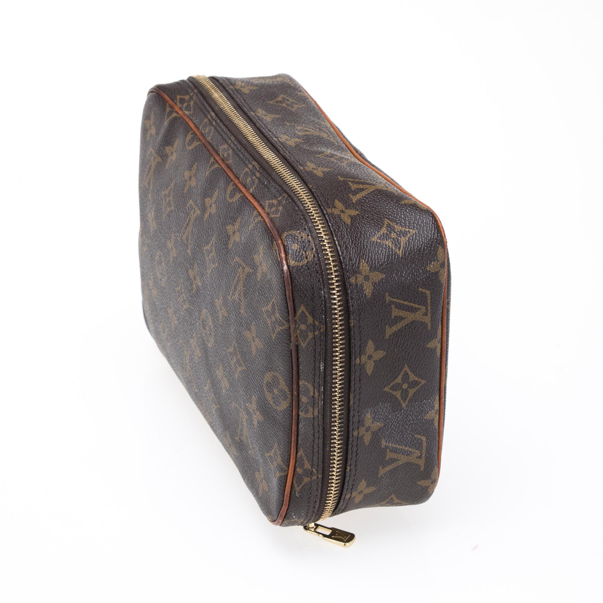 NECESSÄR, Louis Vuitton.