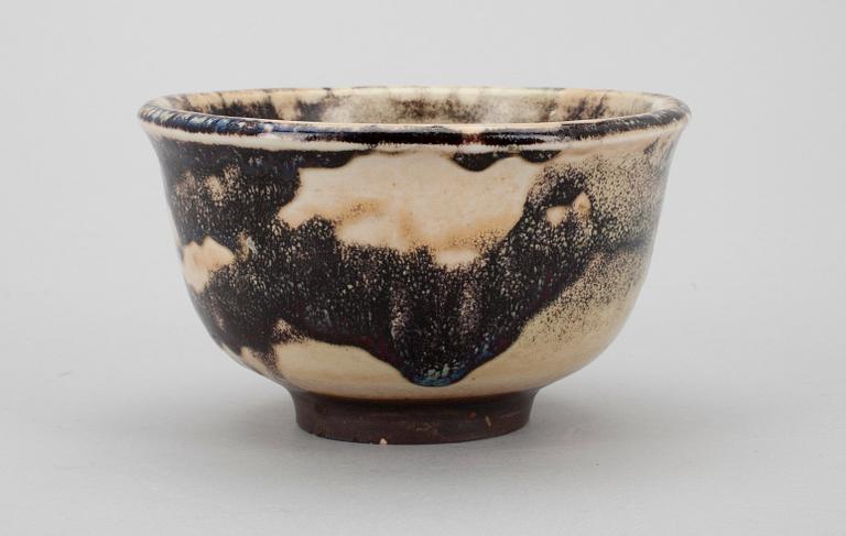 Aune Siimes, A CERAMIC BOWL.