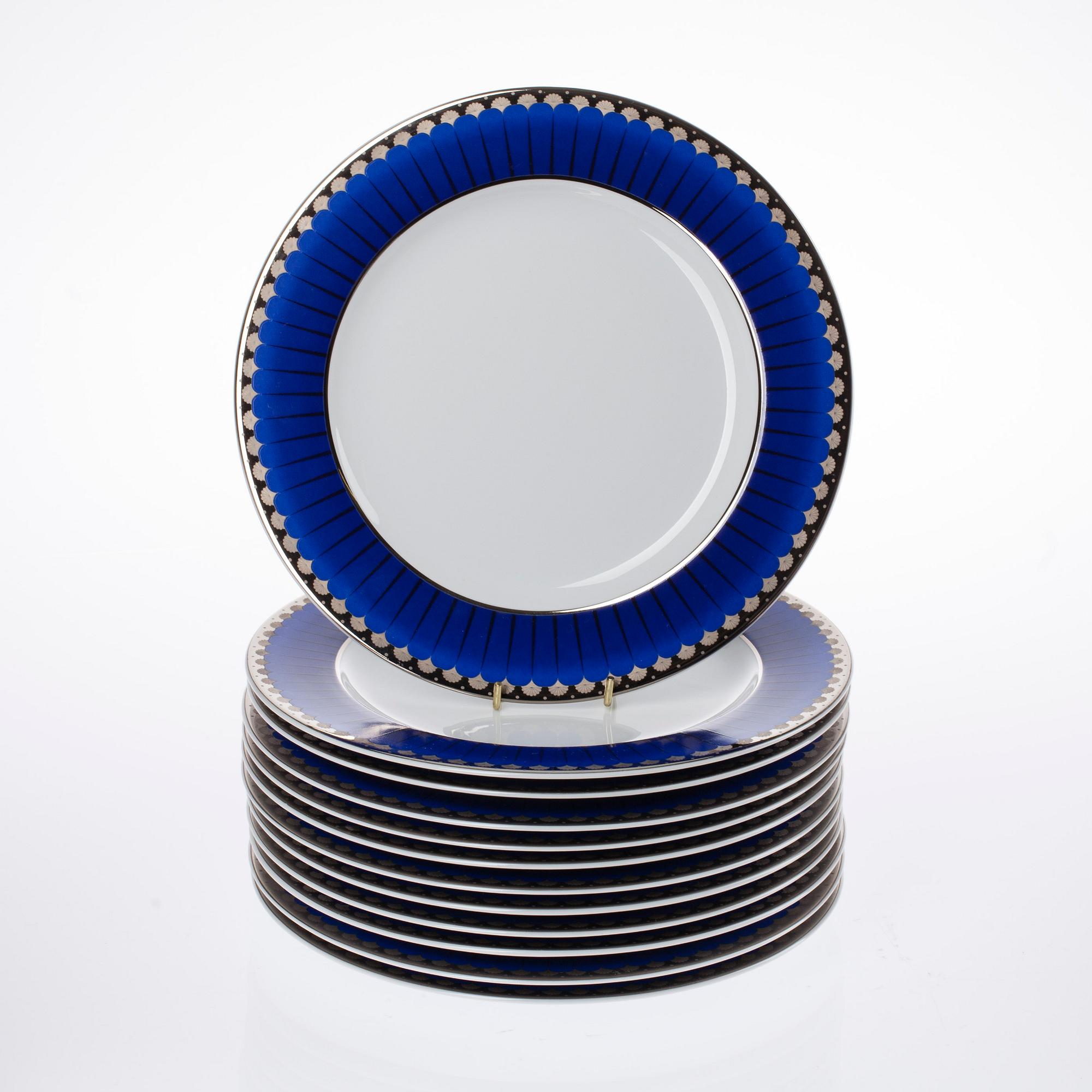 SERVIS, 41 delar porslin. "Christineholm" eller "Marianne Royal Blue", design Sigvard Bernadotte.